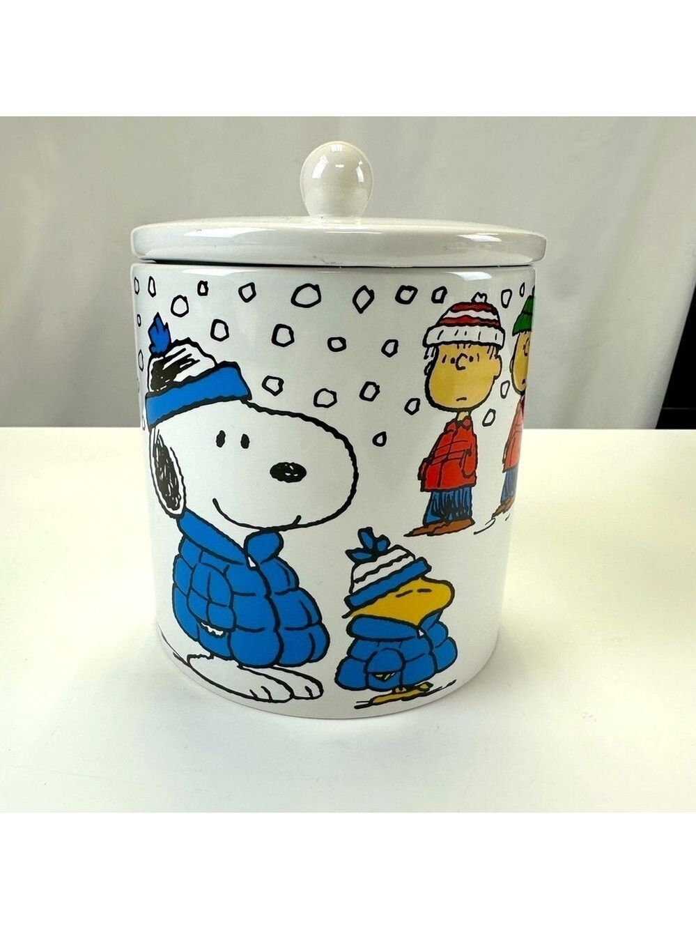 Peanuts Snoopy cookie jar NEW Winter scene